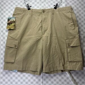 Van Heusen Resort Men’s Size 40 Beige Khaki Cargo Style Cotton Shorts NWT